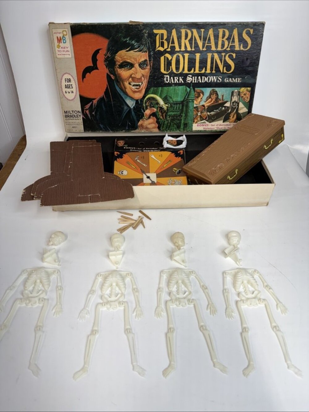 Vintage 1969 Barnabas Collins Dark Shadows Game - COMPLETE - With Fangs - READ